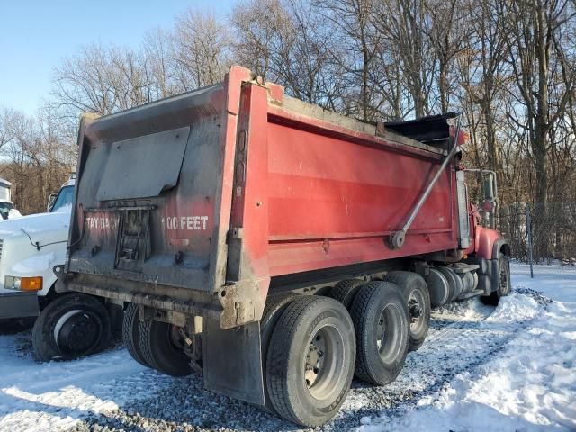 2004 Mack 700 CV700