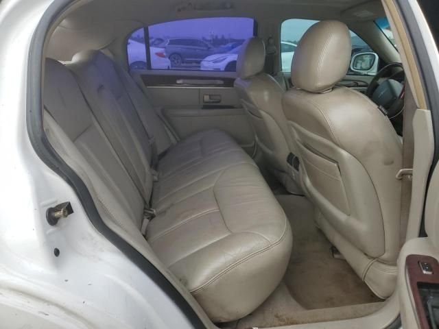 2005 Lincoln Town Car Signature Limited