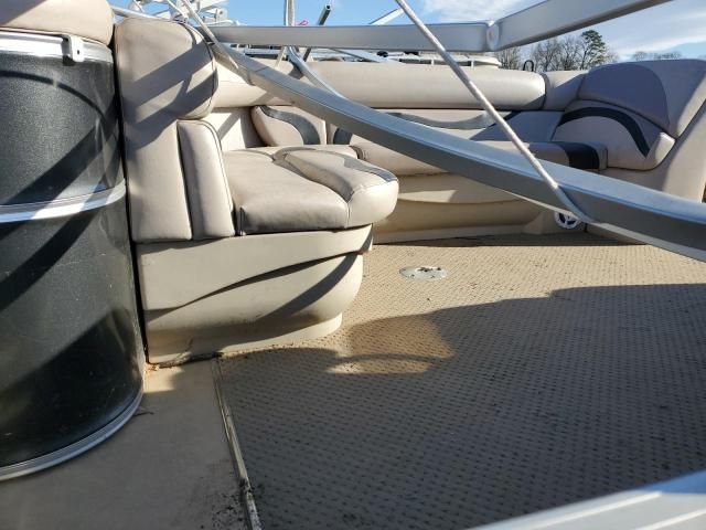 2013 Suncruiser Boat