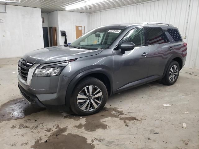 2022 Nissan Pathfinder SL