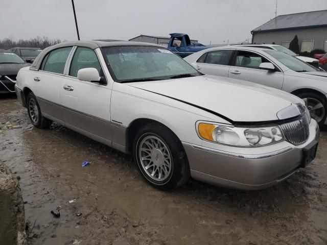 2000 Lincoln Town Car Signature