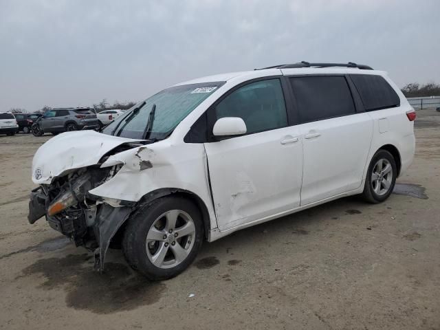 2015 Toyota Sienna LE