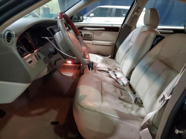 2005 Lincoln Town Car Signature Limited