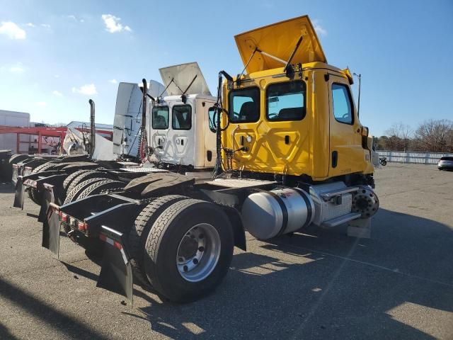 2019 Freightliner Cascadia 126