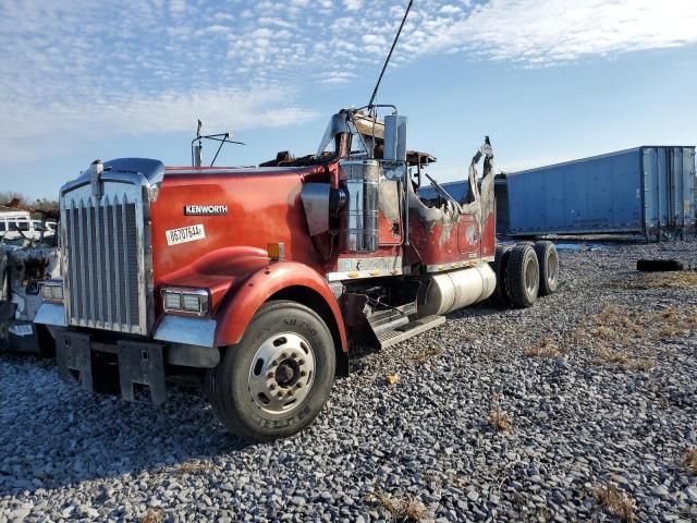 2009 Kenworth Construction W900