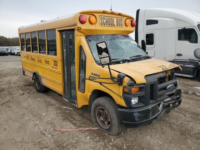 2009 Ford Econoline E350 Super Duty Cutaway Van