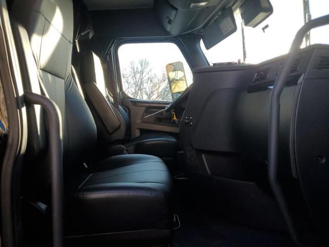 2025 Freightliner Cascadia 126
