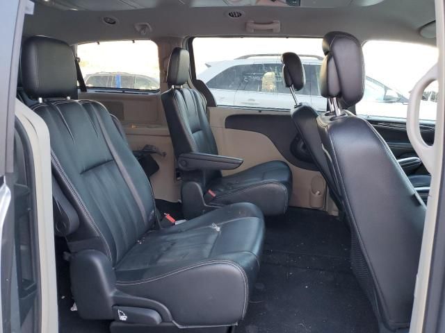 2015 Chrysler Town & Country Touring L