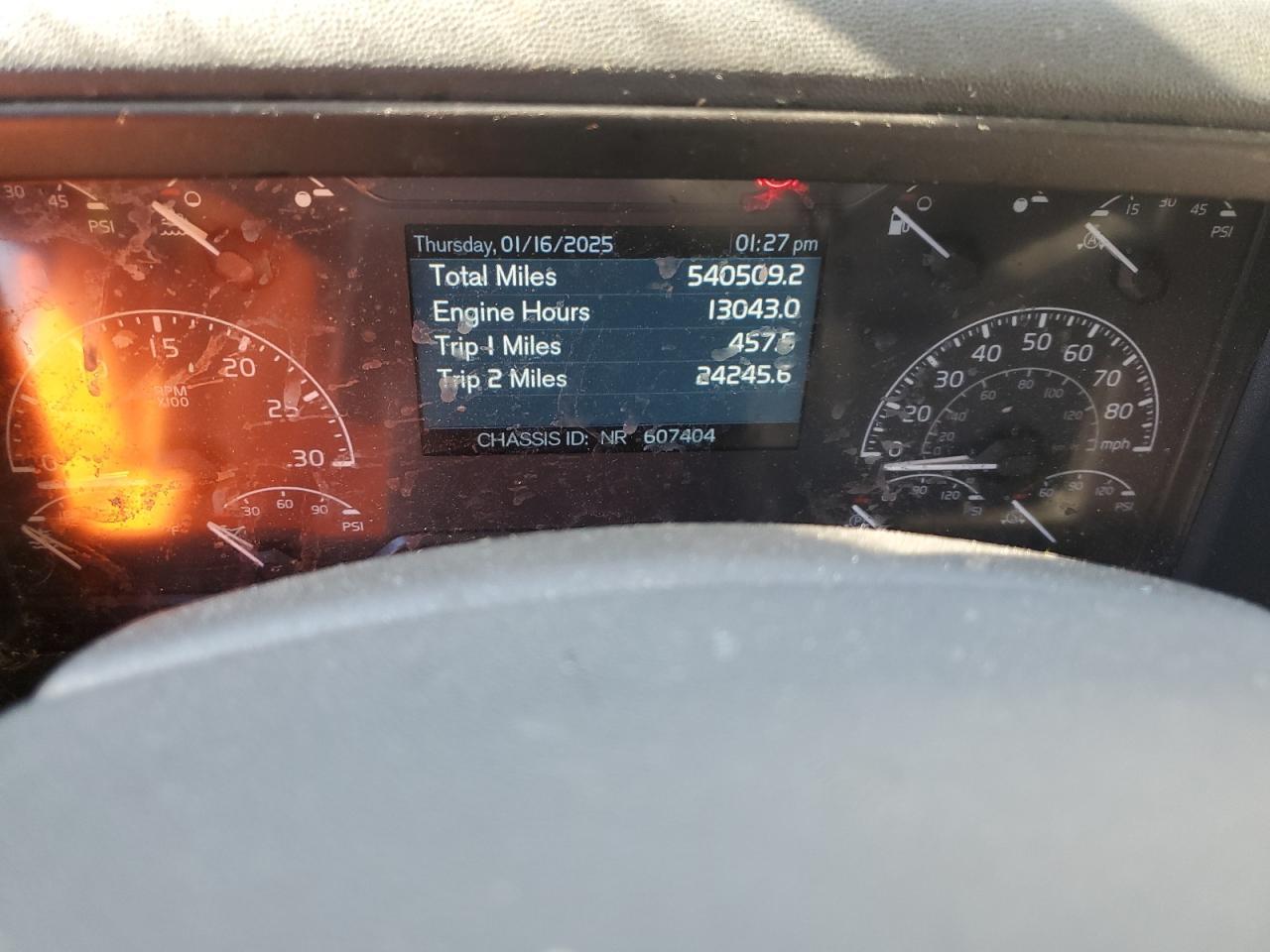 2022 Volv O VNR