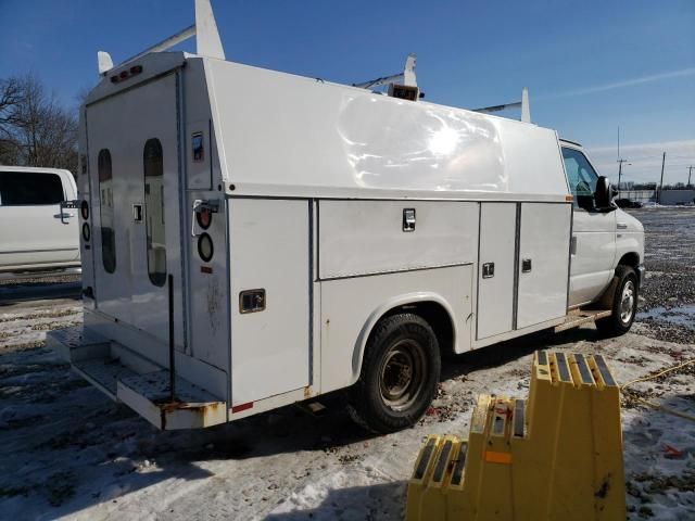 2014 Ford Econoline E350 Super Duty Cutaway Van