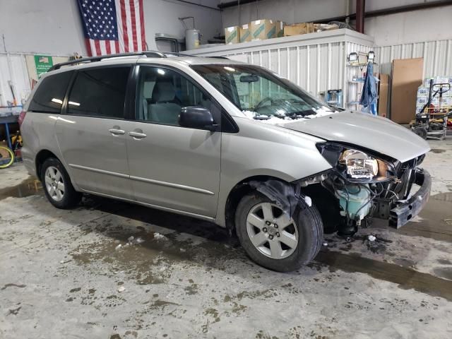 2004 Toyota Sienna CE