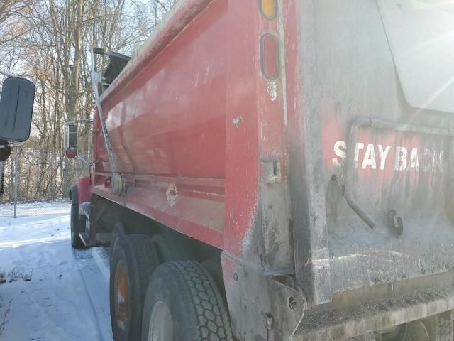 2004 Mack 700 CV700