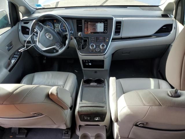 2019 Toyota Sienna XLE