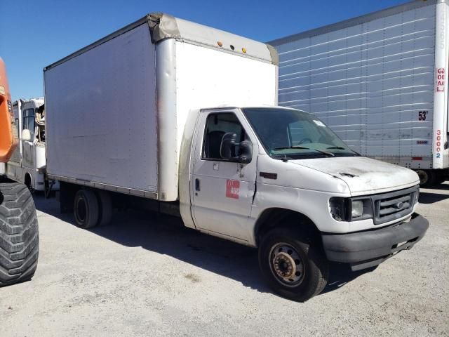 2004 Ford Econoline E450 Super Duty Cutaway Van