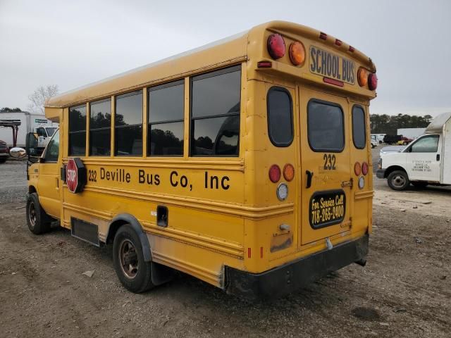 2009 Ford Econoline E350 Super Duty Cutaway Van