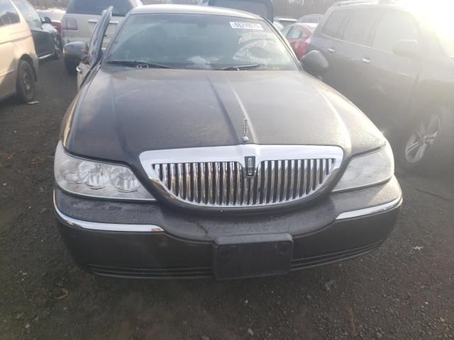 2005 Lincoln Town Car Signature Long Wheelbase