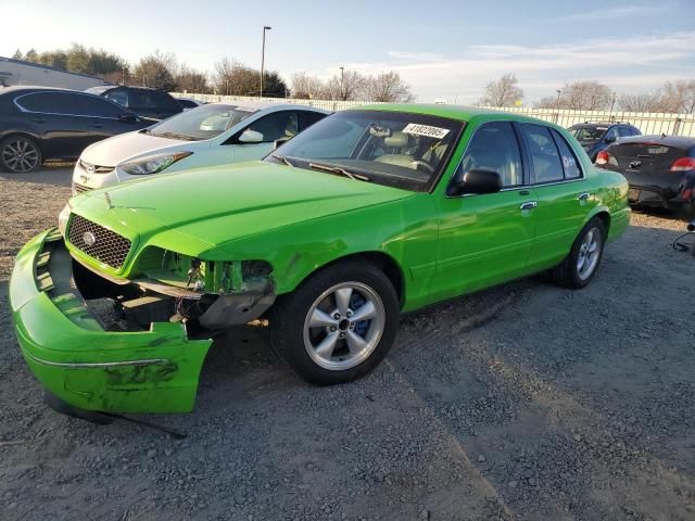 2004 Ford Crown Victoria LX