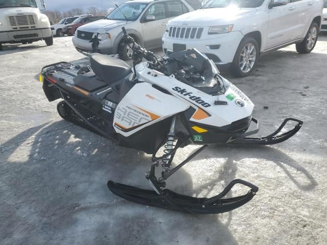 2017 Skidoo 2017 Skidoo Snowbmobil