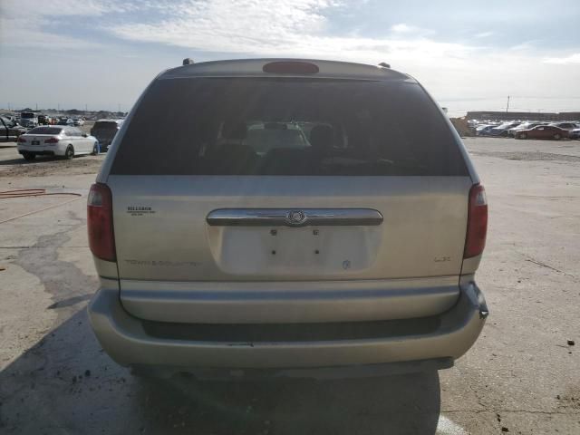 2005 Chrysler Town & Country LX