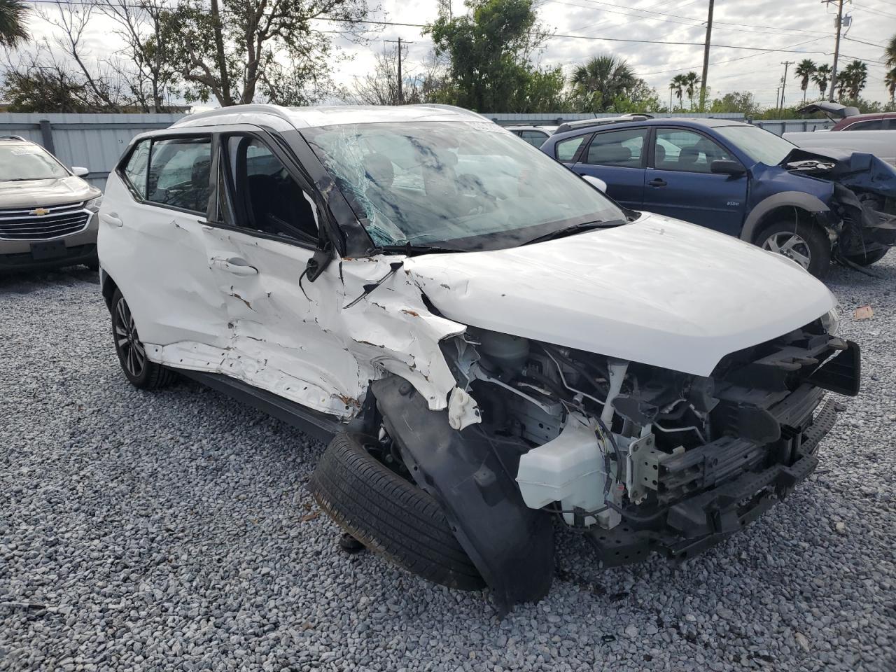 2020 Nissan Kicks sv