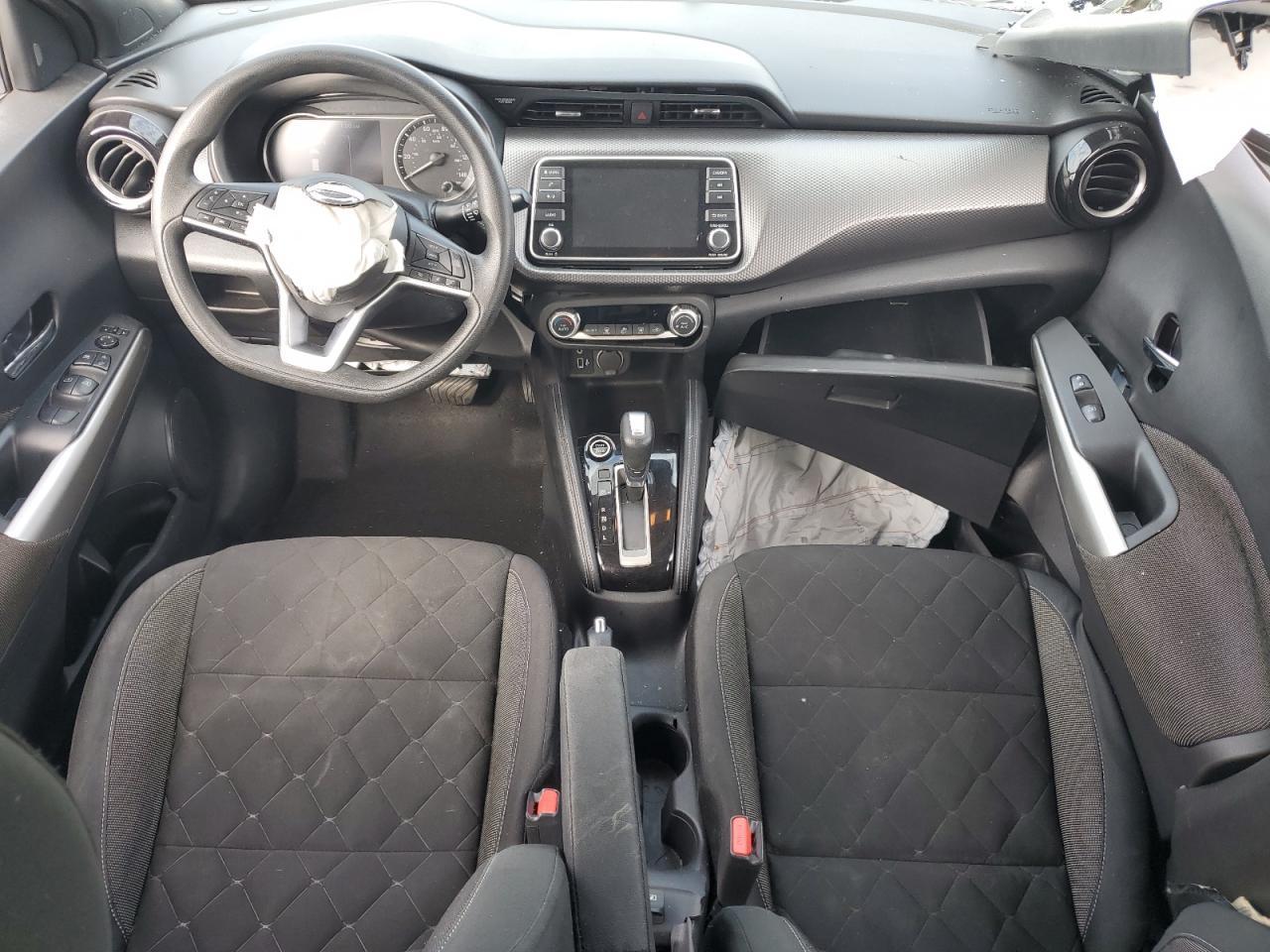 2020 Nissan Kicks sv