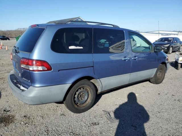 2001 Toyota Sienna LE