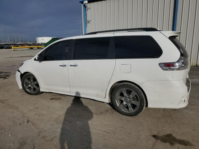 2018 Toyota Sienna SE