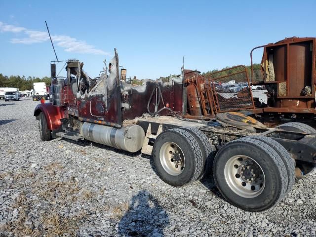 2009 Kenworth Construction W900