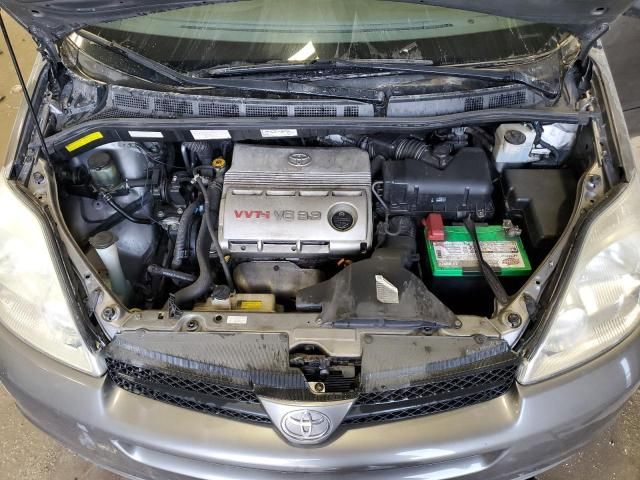 2005 Toyota Sienna XLE