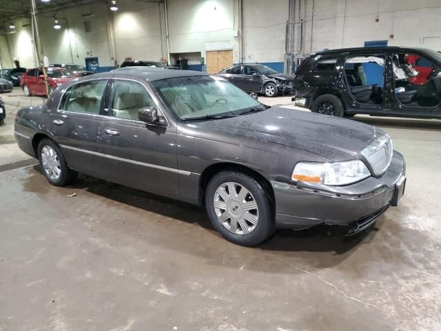 2005 Lincoln Town Car Signature Limited