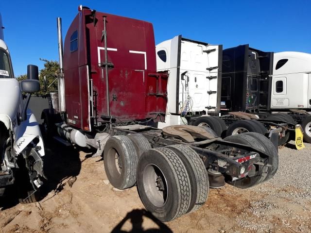 2000 Freightliner Conventional FLD120