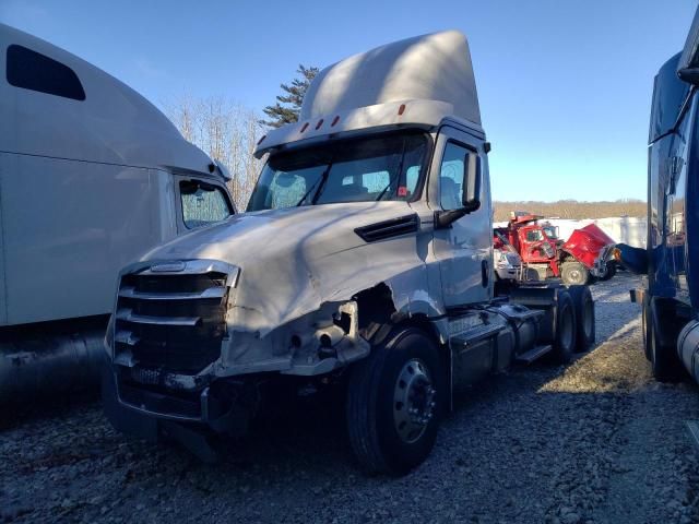 2019 Freightliner Cascadia 126