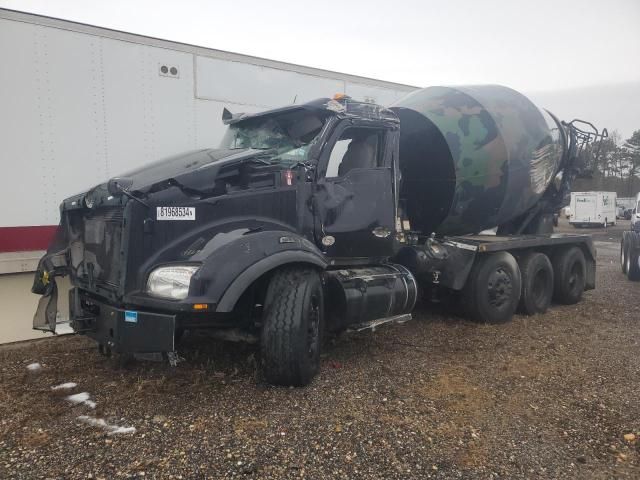 2018 Kenworth Construction T880
