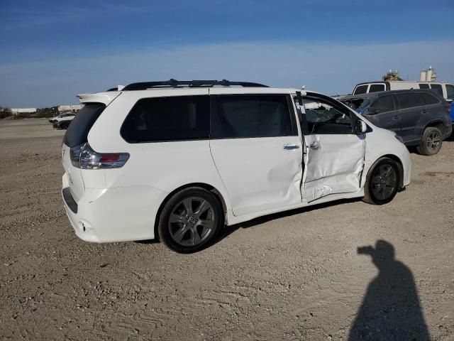 2018 Toyota Sienna SE