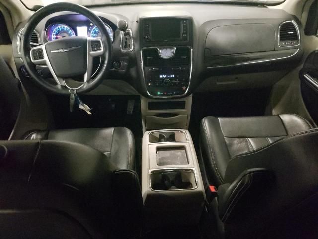 2014 Chrysler Town & Country Touring L