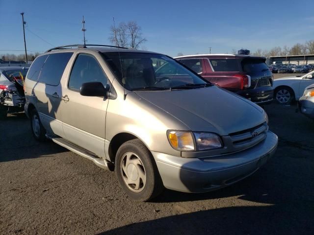 2000 Toyota Sienna LE