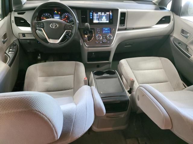 2017 Toyota Sienna LE