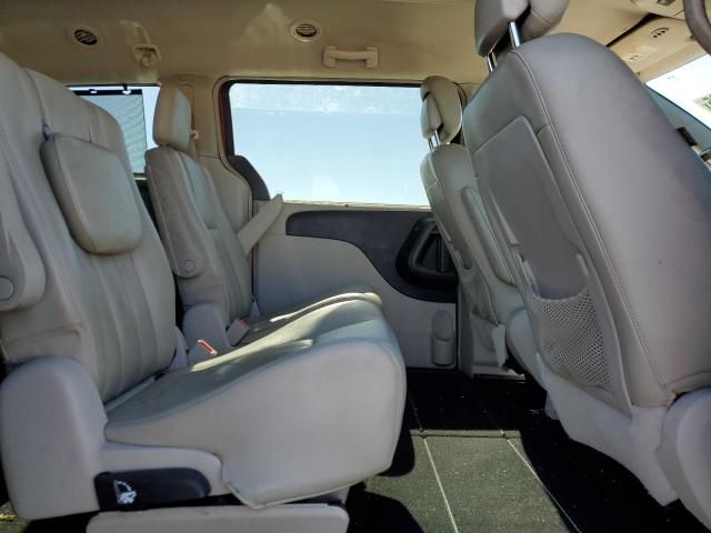 2011 Chrysler Town & Country Touring L