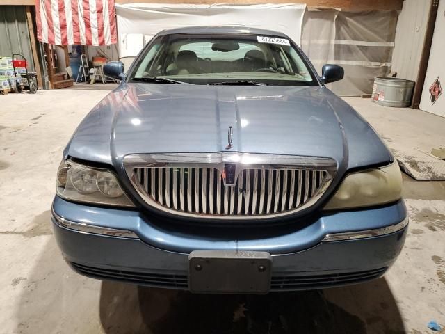 2005 Lincoln Town Car Signature