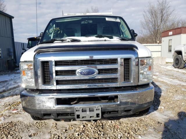 2014 Ford Econoline E350 Super Duty Cutaway Van