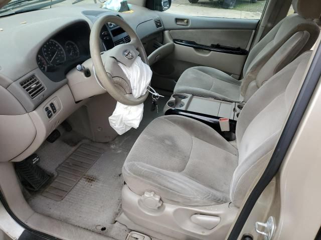 2004 Toyota Sienna CE