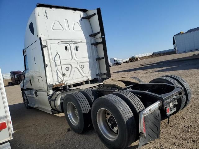 2019 Freightliner Cascadia 126