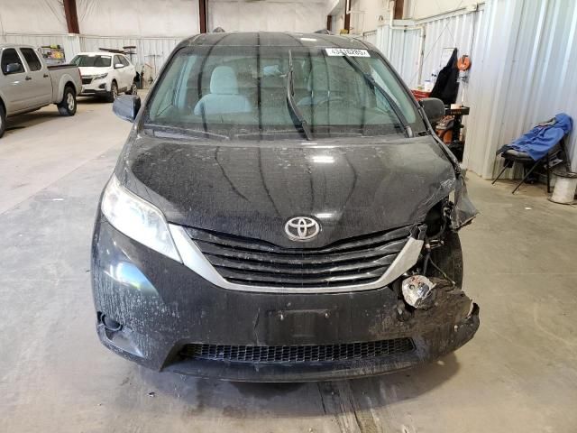 2017 Toyota Sienna LE