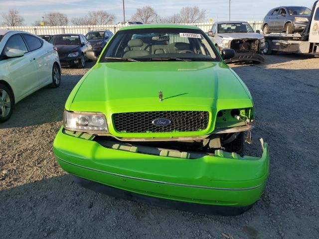 2004 Ford Crown Victoria LX