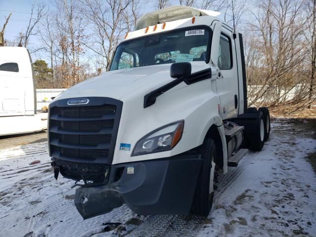 2021 Freightliner Cascadia 126