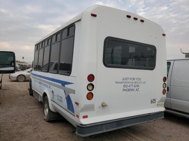 2010 Ford Econoline E350 Super Duty Cutaway Van