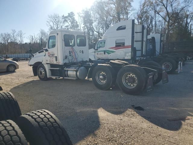 2018 Freightliner Cascadia 126