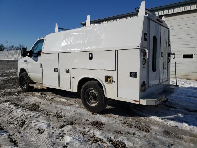 2016 Ford Econoline E350 Super Duty Cutaway Van