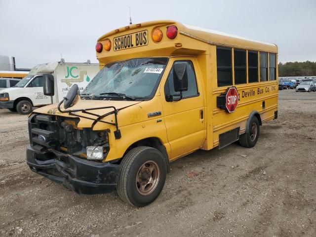 2009 Ford Econoline E350 Super Duty Cutaway Van