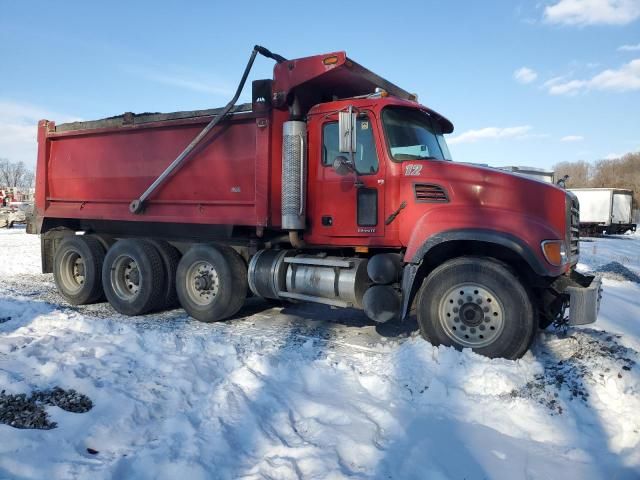 2004 Mack 700 CV700